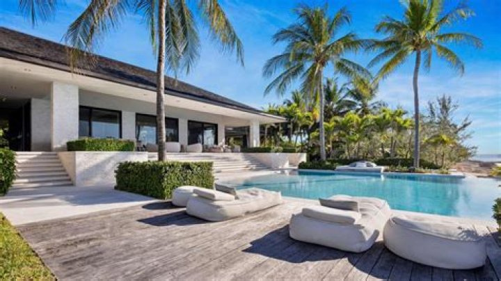 10 Celebrity Vacation Homes We're Dreaming of Staying in Any Time of