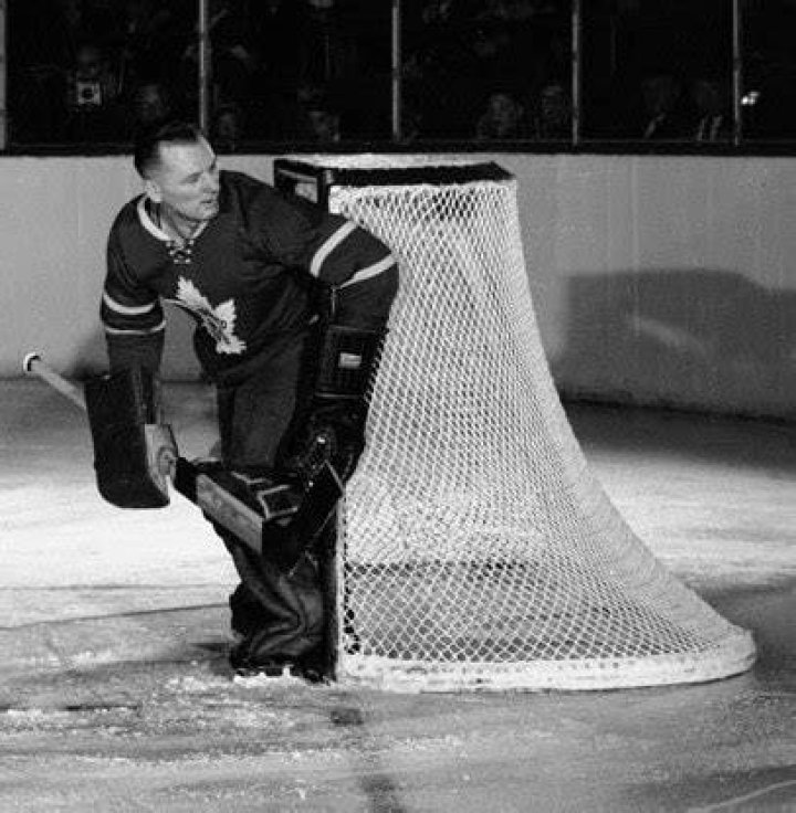 10 Oldest NHL Players Ever (Updated 2024)