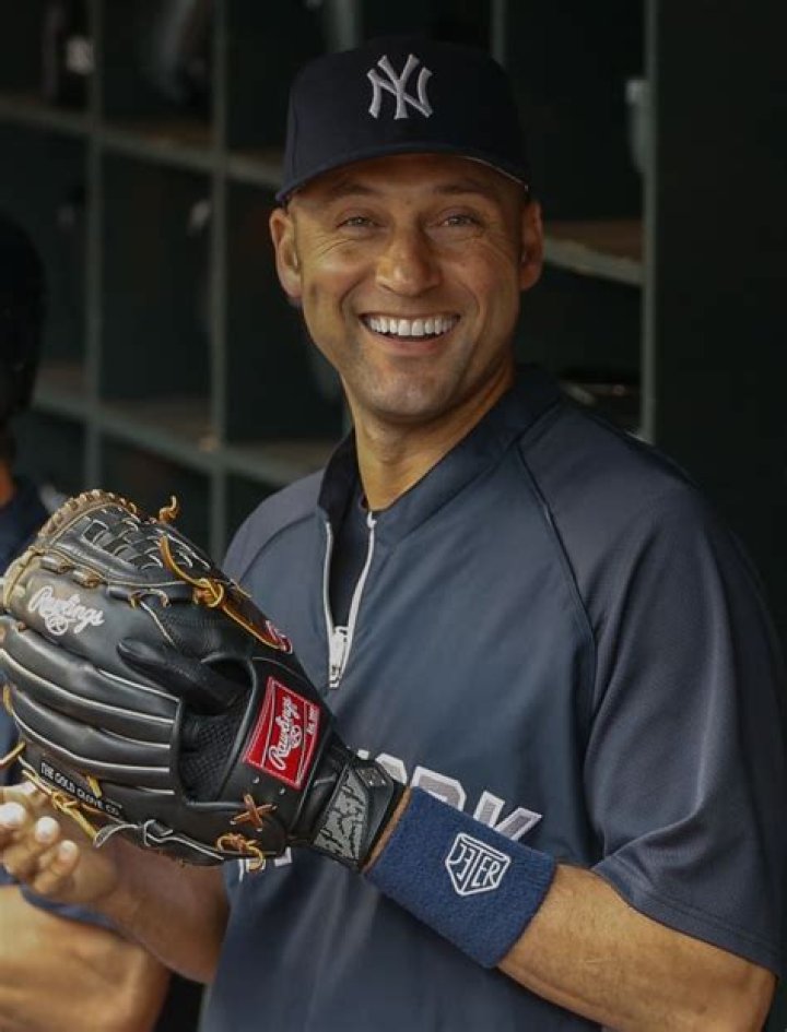 18 Photos Of Derek Jeter Through The Years (PHOTOS) 92 Q