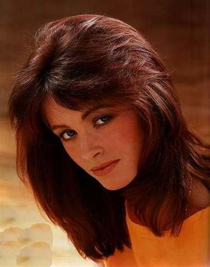20+ Shoulder Length Feathered Hair 80S Fashion Style