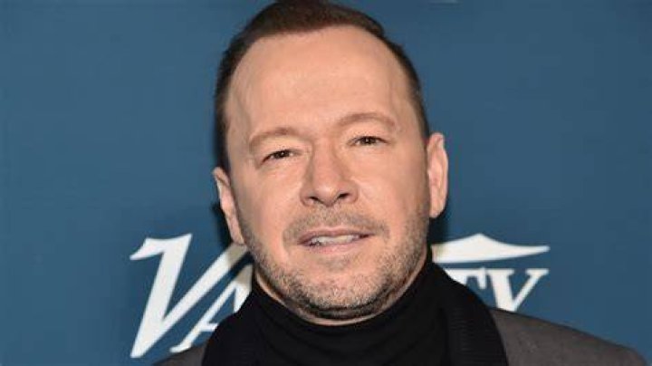 2020 New Year Donnie Wahlberg leaves 2,020 tip for server at IHOP