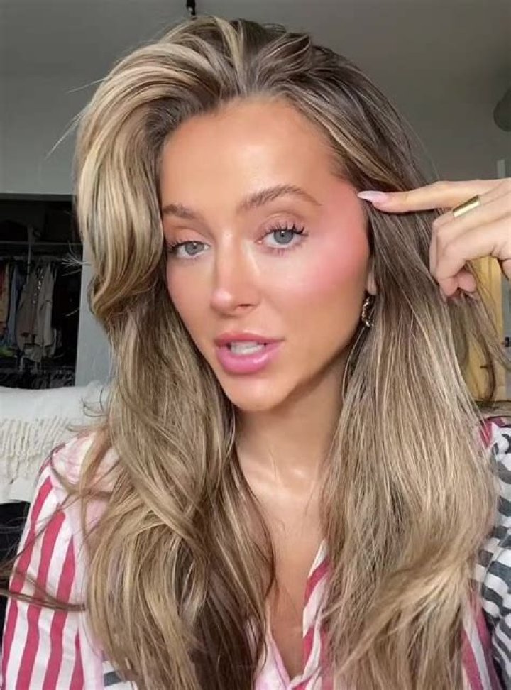 5 Hot Sexy Abby Baffoe Bikini Pics