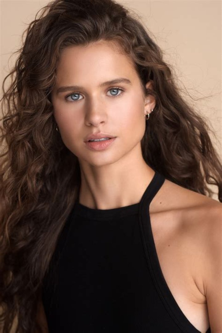 6 Hot Sexy Avery Leroy Bikini Pics