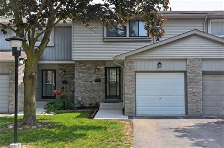 6779 Glen Erin Dr 6779 Glen Erin Drive Townhomes 3 Beds + Den 2