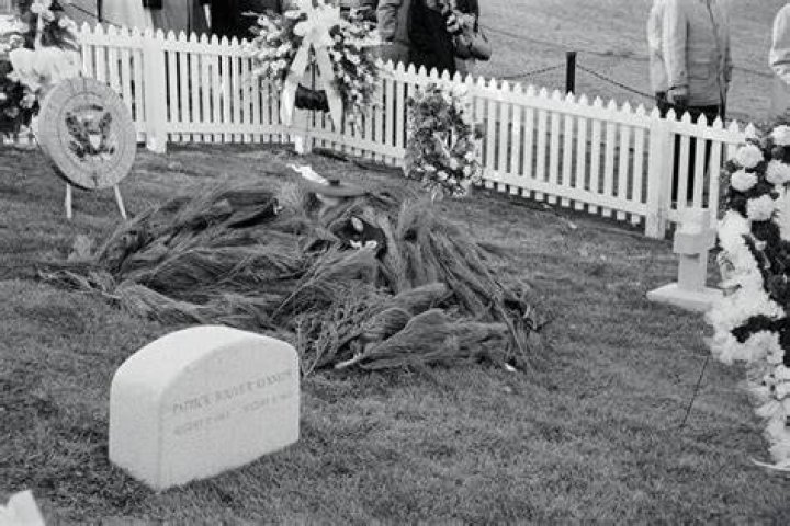 7 Strange Kennedy Curse Deaths That Are Eerily Tragic