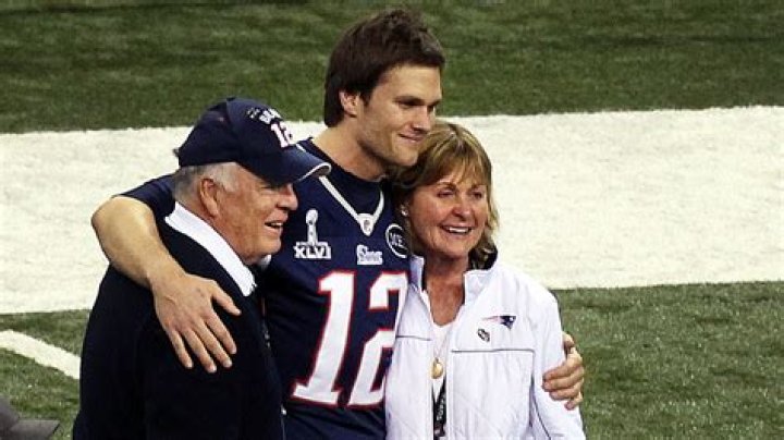 Aaron Rodgers&rsquo; Estranged Dad Defends Controversial Vaccine Stance