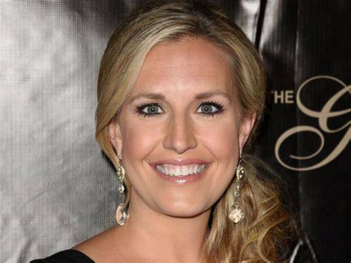 About Poppy Harlow (CNN) Age, Height, Husband, Kids, Salary,