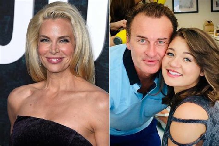 Actress Bollywood Pictures Julian McMahon Wallpaper
