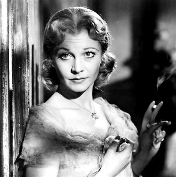 Actress who portrayed Scarlett O'Hara and Blanche DuBois NYT Crossword Clue