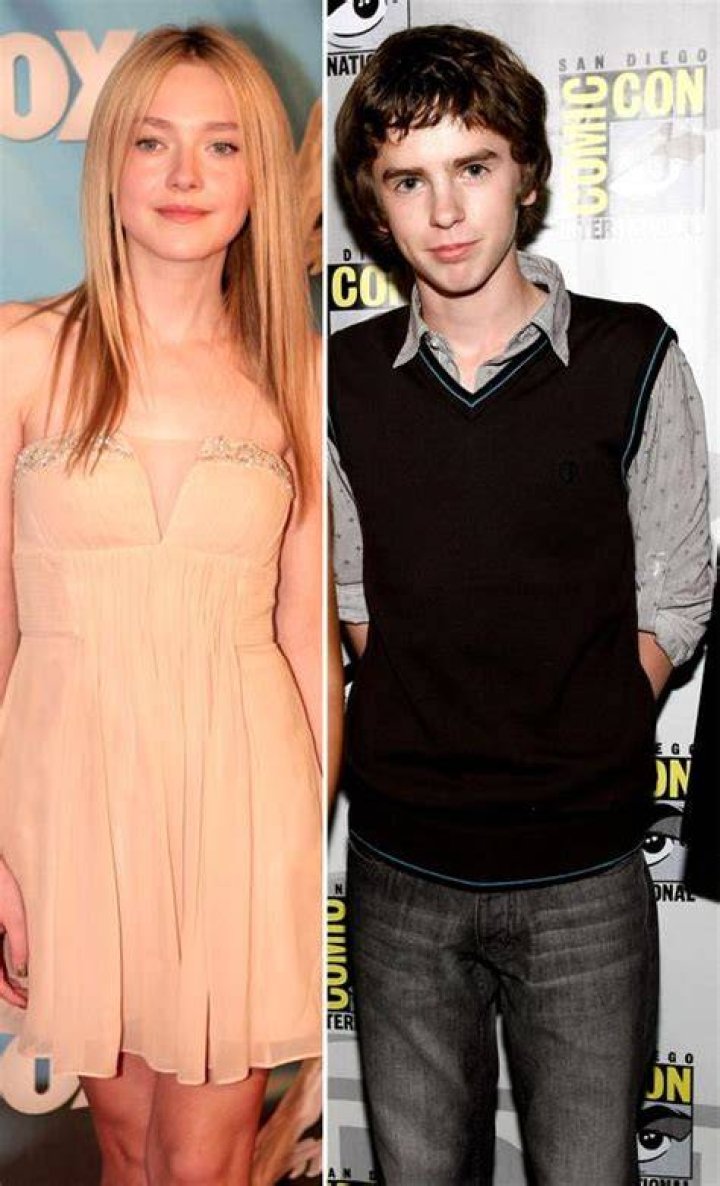 Adorable Couple Alert Dakota Fanning & Freddie Highmore
