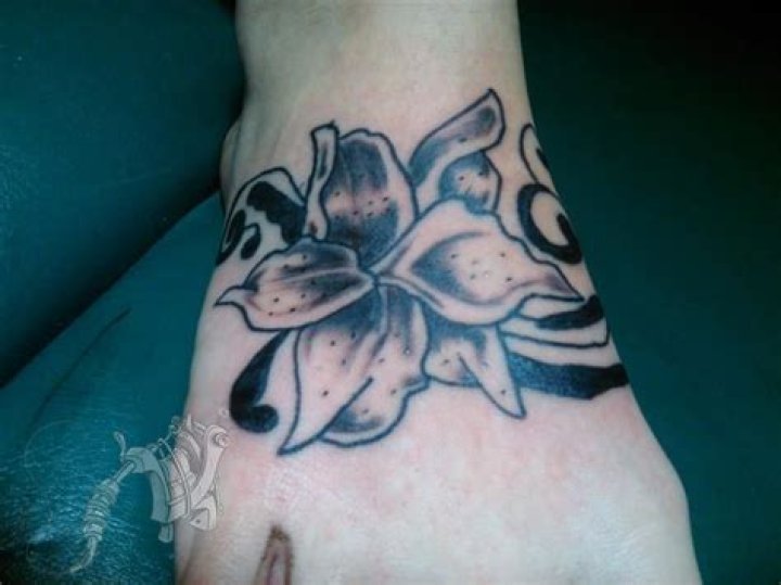 Aggregate 78+ floral butt tattoo in.eteachers