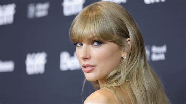 AIgenerated Taylor Swift photos go viral! Singer's freaky side Al Bawaba