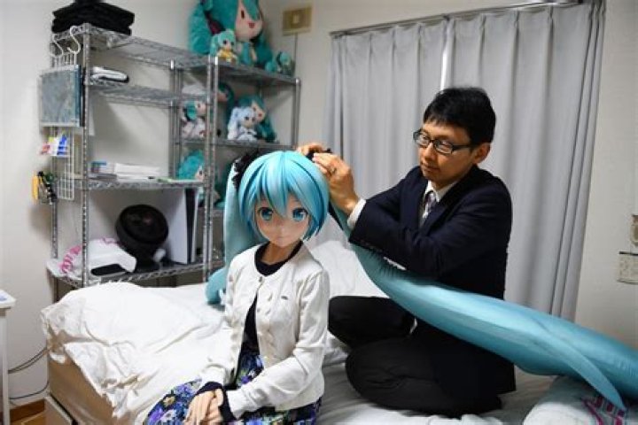 Akihiko Kondo, married to the virtual singer of his dreams Technology
