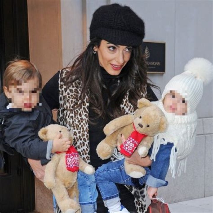 Amal Clooney est de sortie avec ses deux enfants Ella et Alexander &agrave;