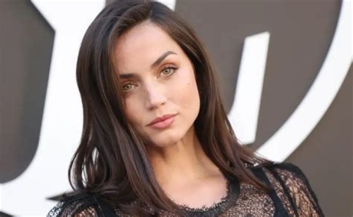 Ana de Armas says her father was "hysterical" after Robert De Niro surprise visit Pedfire