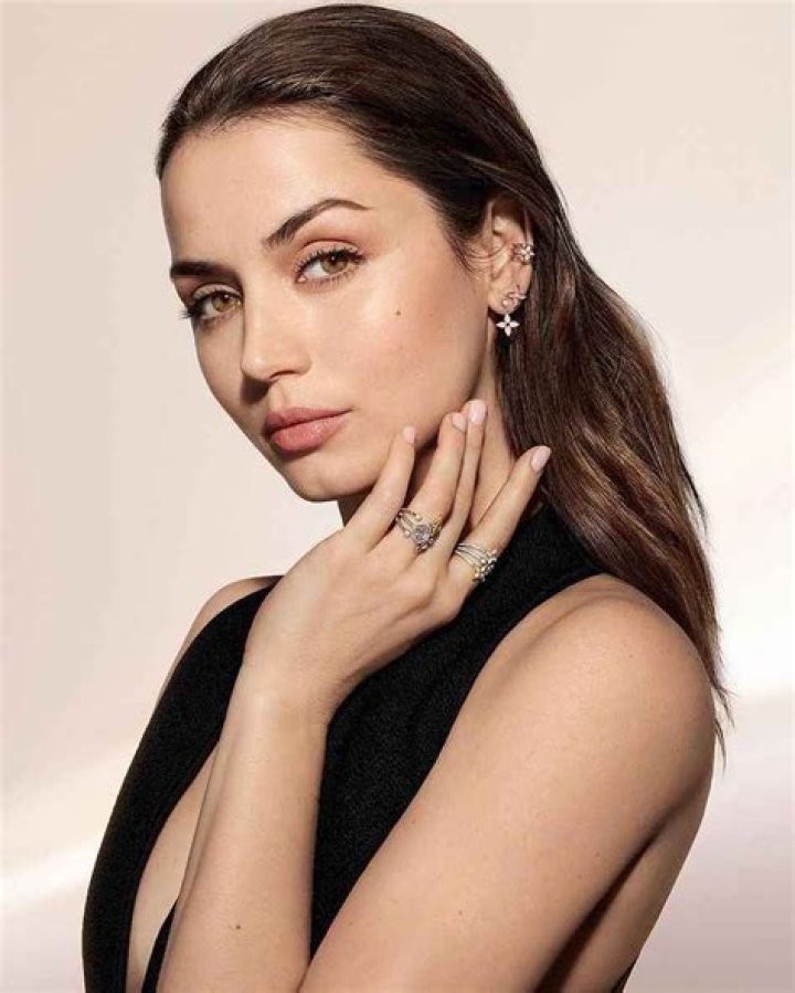 Ana De Armas Wiki, Age, Height, Husband, Family, Biography & More