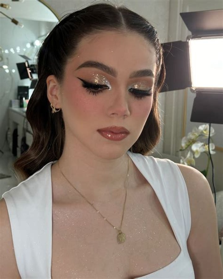 anahi rmm💘 en 2023 Maquillaje para cara redonda, Maquillaje bonito