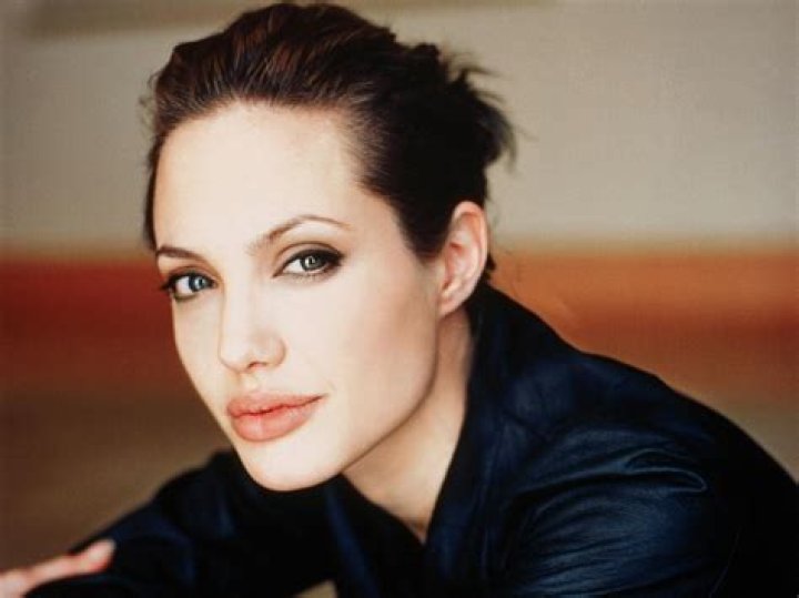 Angelina Jolie wallpaper 1600x1200 37376