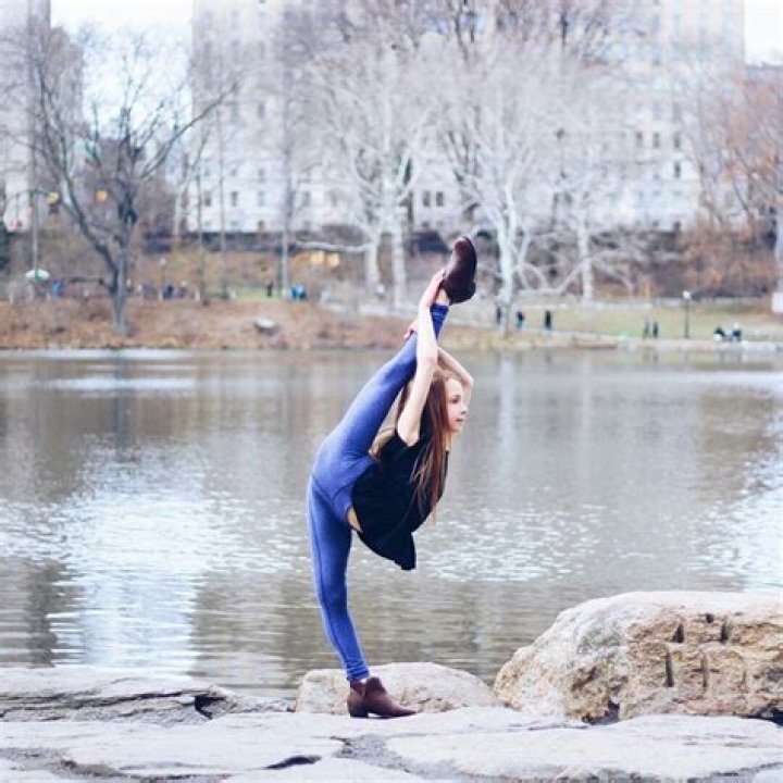 Anna McNulty Anna mcnulty, Gymnastics poses, Gymnastics flexibility
