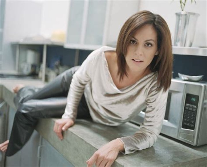 Annabeth Gish Birthday, Age, Weight, Height, Real Name, Family, Dress