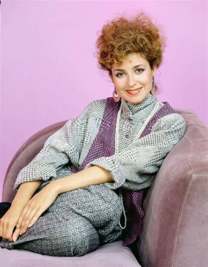 Annie Potts Leads A Happy Life With Husband & Three Children