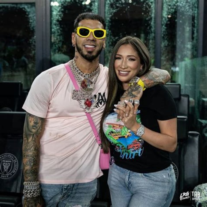 Anuel AA y madre de su hijo Astrid Cuevas se refugia en la fe tras