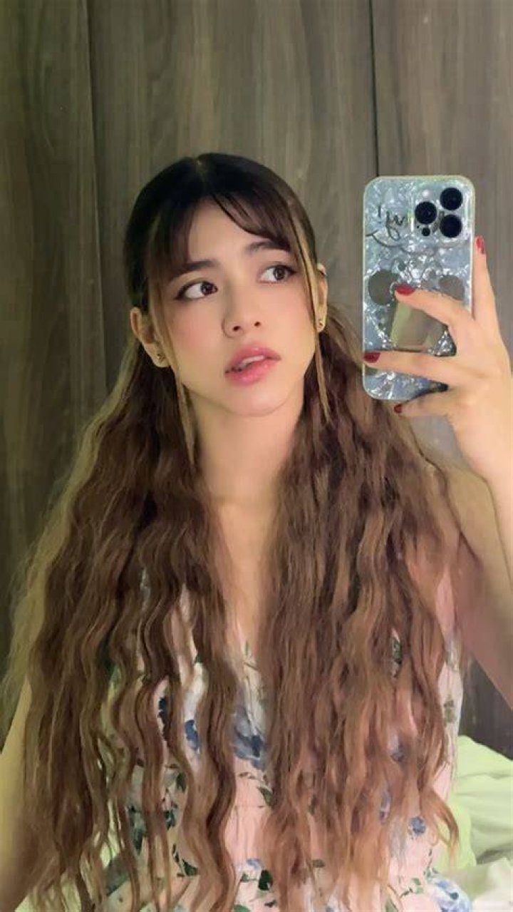 Anyi Valk ⭐ (anyi_valk) OnlyFans & Instagram profiles in Magic.ly