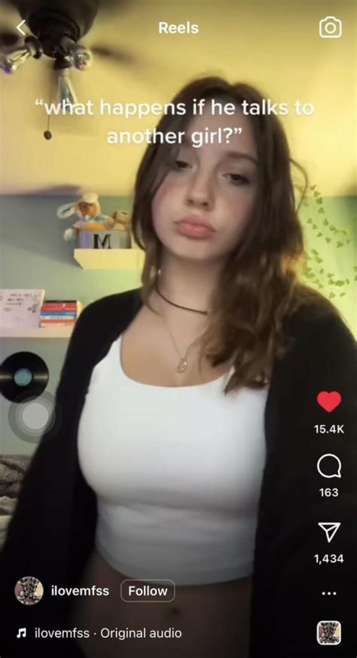 anyone know who she is? r/pornID