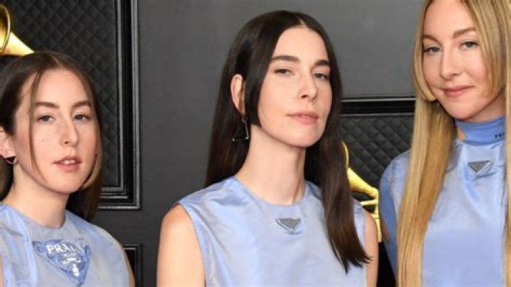 Are Any Of The Haim Sisters Dating Anyone?