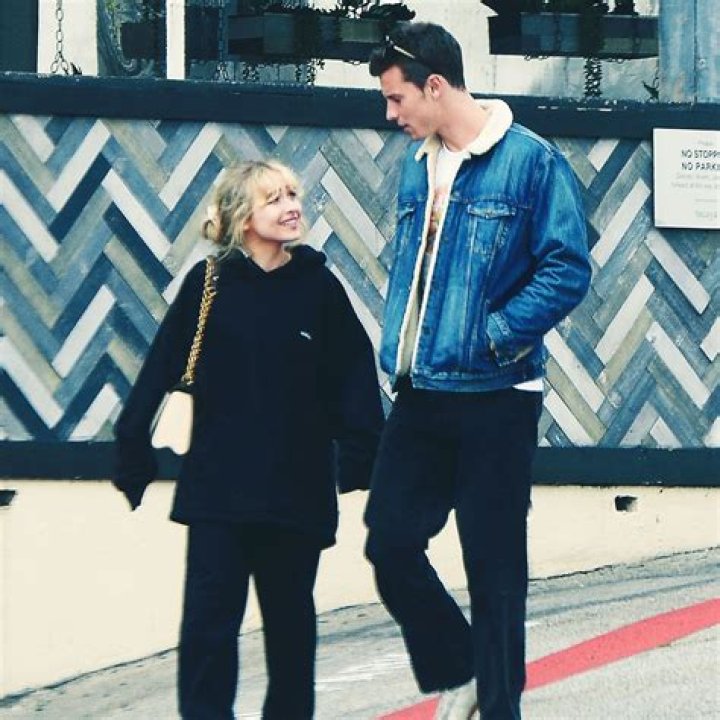 Are Shawn Mendes and Sabrina Carpenter Dating? Los Angeles Photo