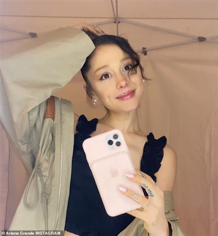 Ariana Grande Feet &raquo; Page 24 of 74 &raquo; wikiGrewal