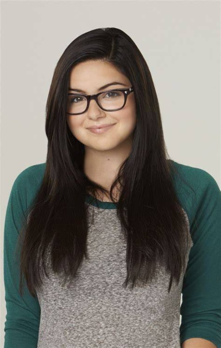 Ariel Winter (Alex Dunphy) Modern Family Season 6 Promo Photo Fryzury