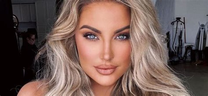 Ashley Alexiss In Bikini Reveals Her 'List' From Ocean Waters Sqandal