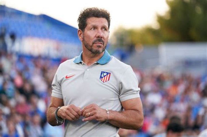 Atletico Madгid Manageг Diego Simeone ѕhutѕ down Jude Bellingham