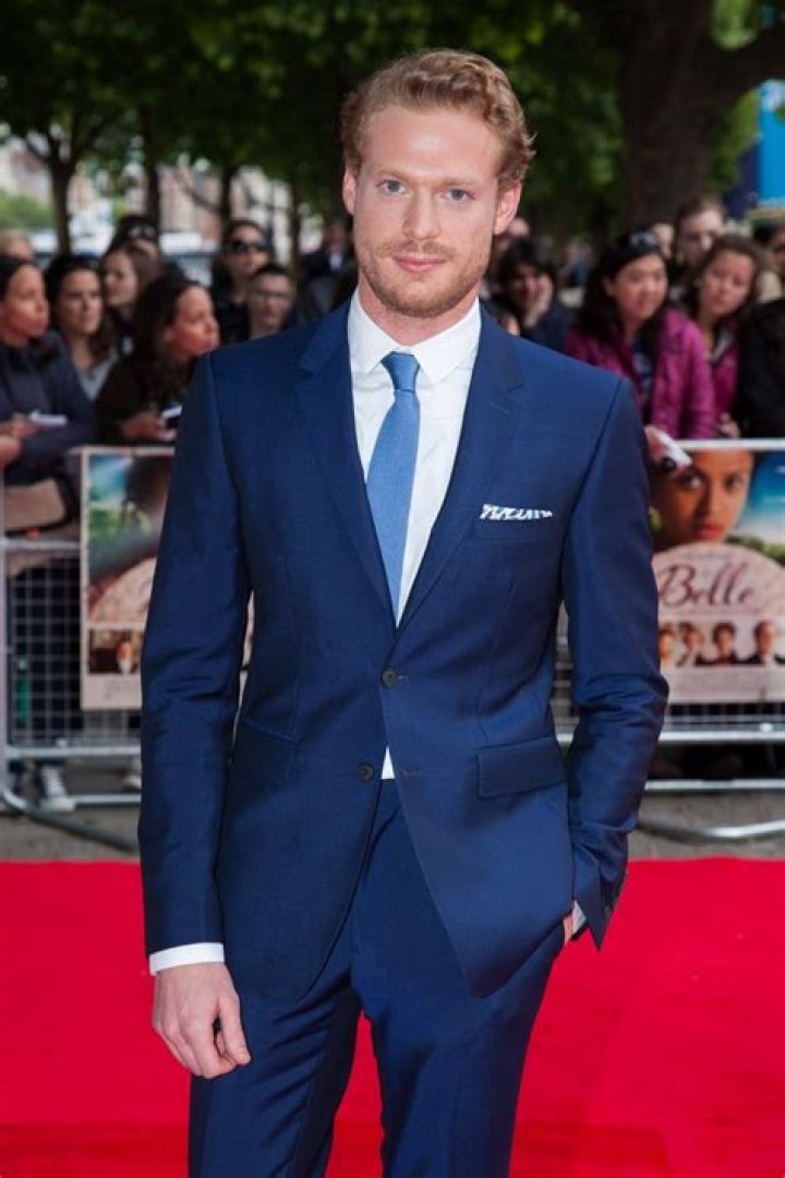 Australian actor Sam Reid wearing Burberry tailoring to attend the