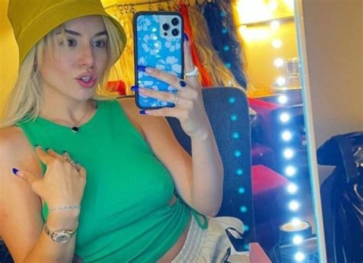Ava Max Age, Height, Weight, Body Measurements, Net Worth