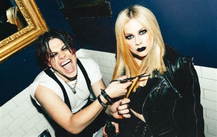 Avril Lavigne and Yungblud team up on new single 'I'm A Mess'