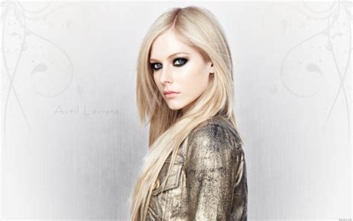 Avril Lavigne Avril Lavigne Wallpaper (22661431) Fanpop