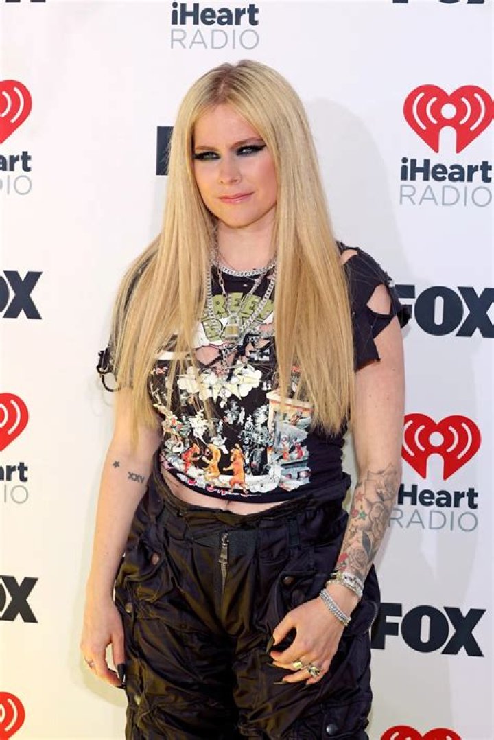 Avril Lavigne Bikini Body Avril lavigne bikini, Bikinis, Bikini