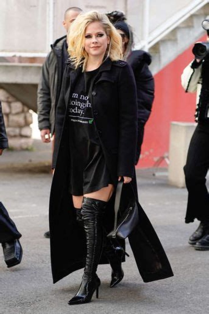 Avril Lavigne et Tyga bel et bien en couple, un baiser parisien pour