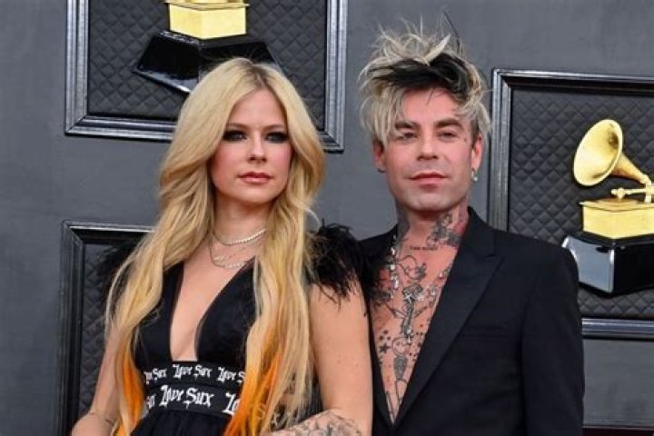 Avril Lavigne, Mod Sun Split, Call Off Engagement After 2 Years Us Weekly