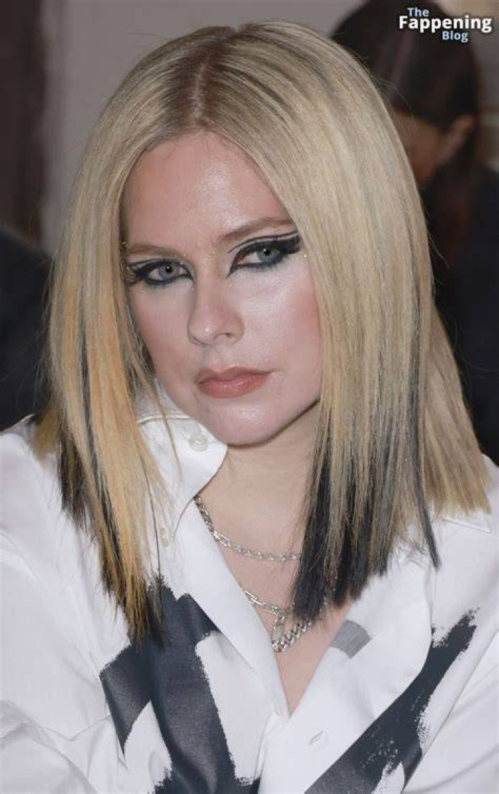 Avril Lavigne Sexy The Fappening News vrogue.co