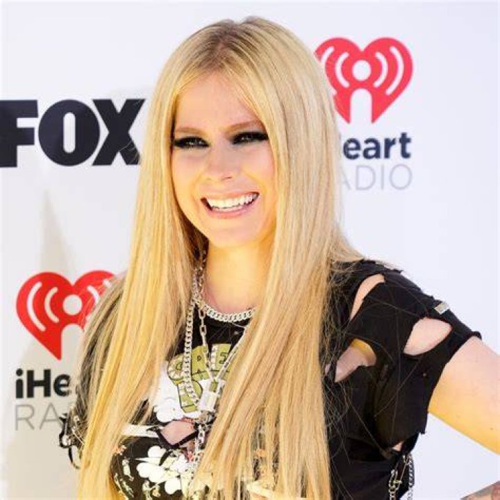 Avril Lavigne Weight Gain 3 by Stadla on DeviantArt