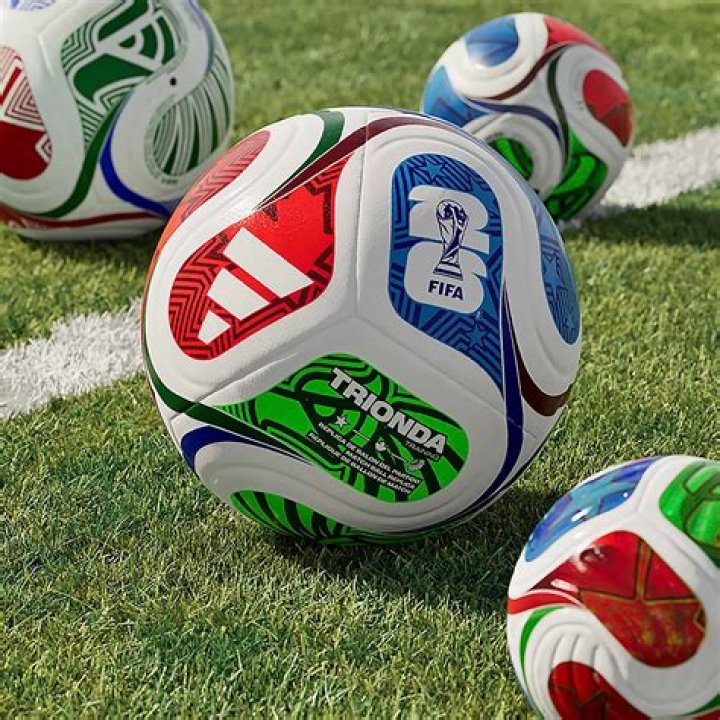 Ball adidas FIFA World Cup Qatar 2022 League Box WhitePantone F&uacute;tbol