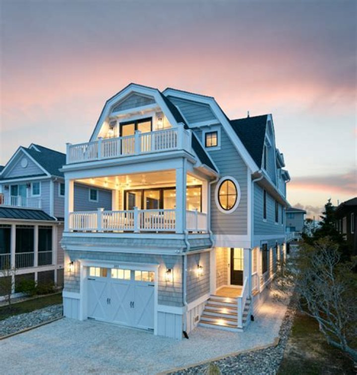Bam Margera&rsquo;s &ldquo;Castle Bam&rdquo; House styles, Barn house, Dream house