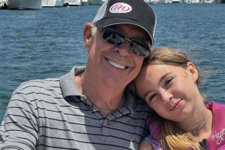 Barry Williams&rsquo; ExGF Elizabeth Kennedy Bashes Him for Poor Choices