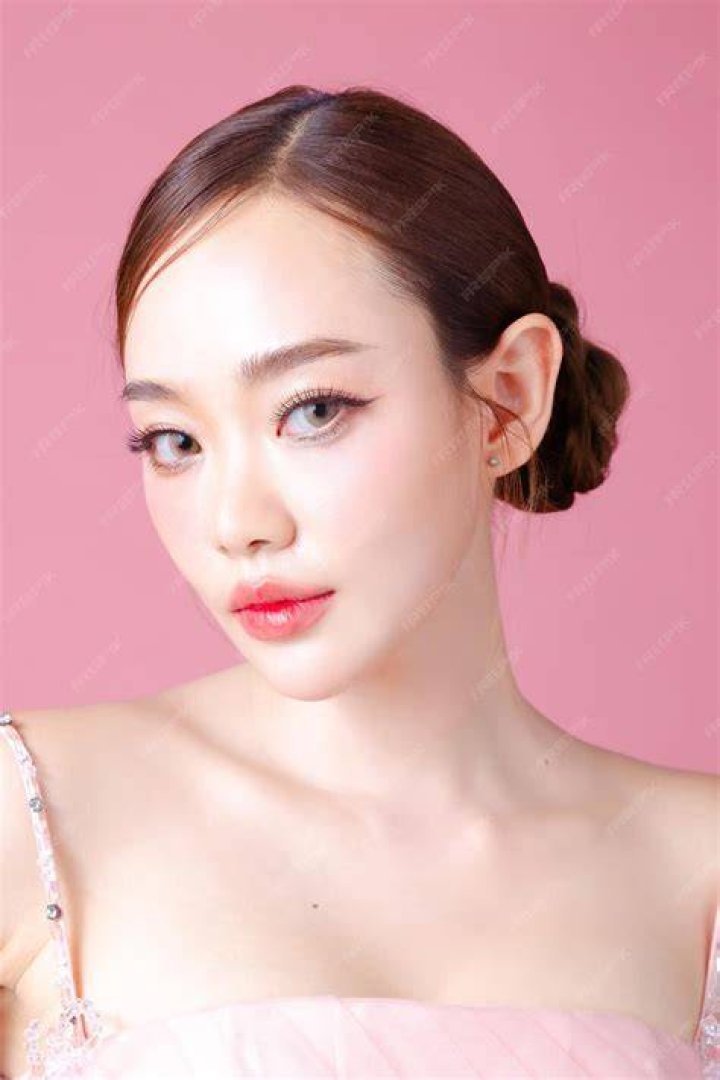 Beautiful girls in pink background Desktop Wallpapers