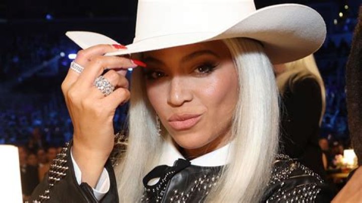 Beyonc&eacute; TEXAS HOLD 'EM (Official Visualizer) YouTube Music