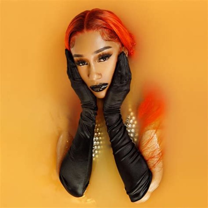 Bia Whole Lotta Money 360 MAGAZINE GREEN DESIGN POP NEWS