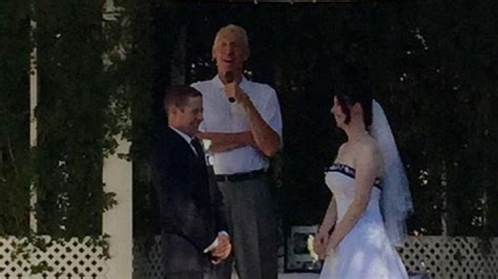 Bill Walton oversees wedding, makes everyone look tiny